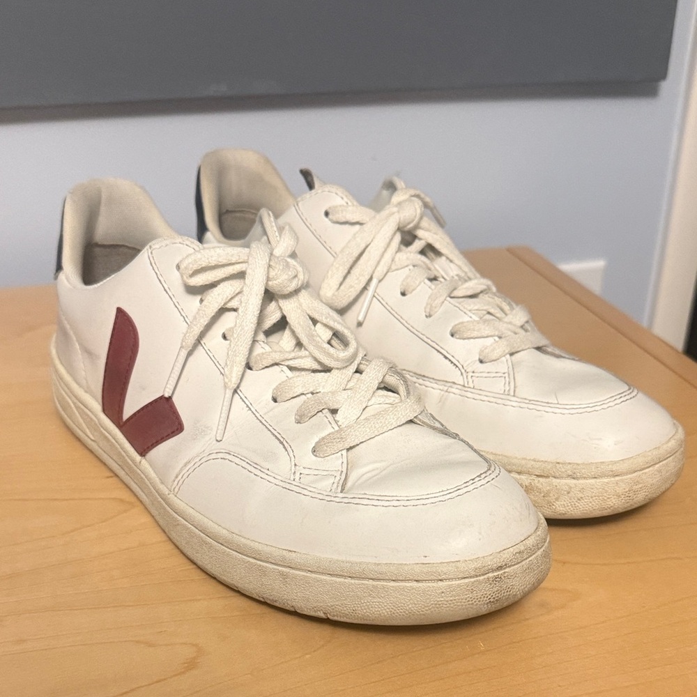 Veja Men's V-12 Low Top Leather Sneakers size 11